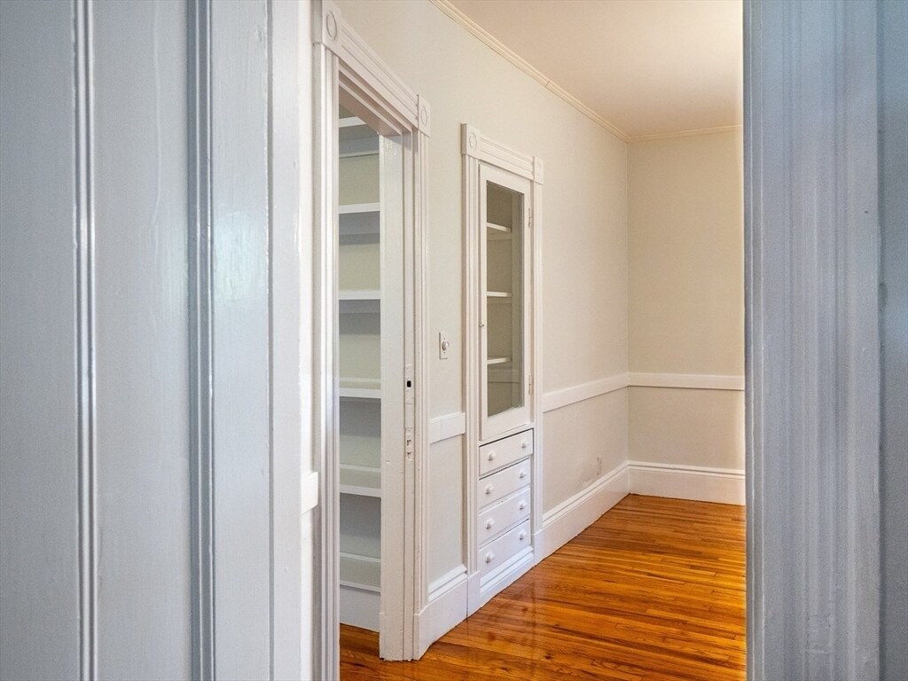 Building Photo - 12 Adella Pl