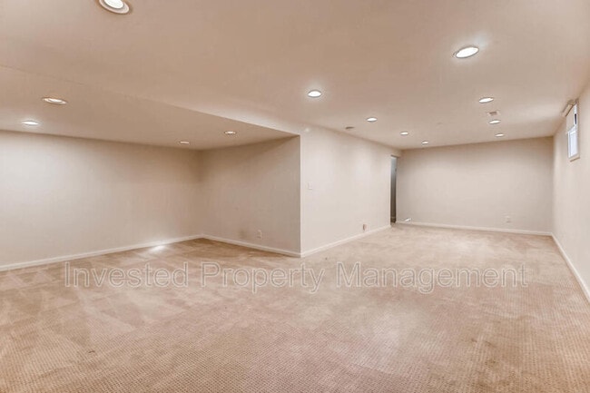 Building Photo - 220 Hopi Pl
