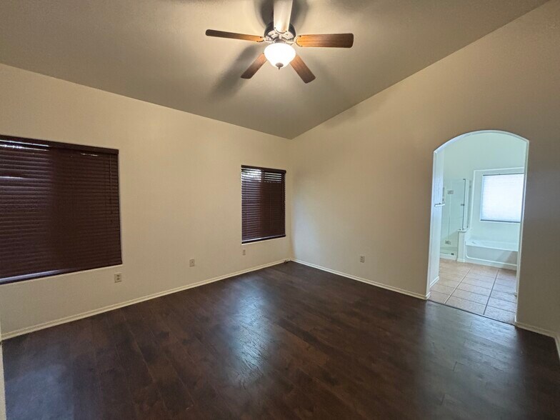 Building Photo - 5305 W Olivine Dr