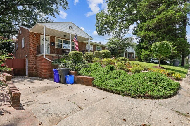 Building Photo - Beautifully Maintained 4BR/2BA Home in Sil...