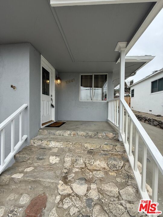 Building Photo - 10642 Samoa Ave