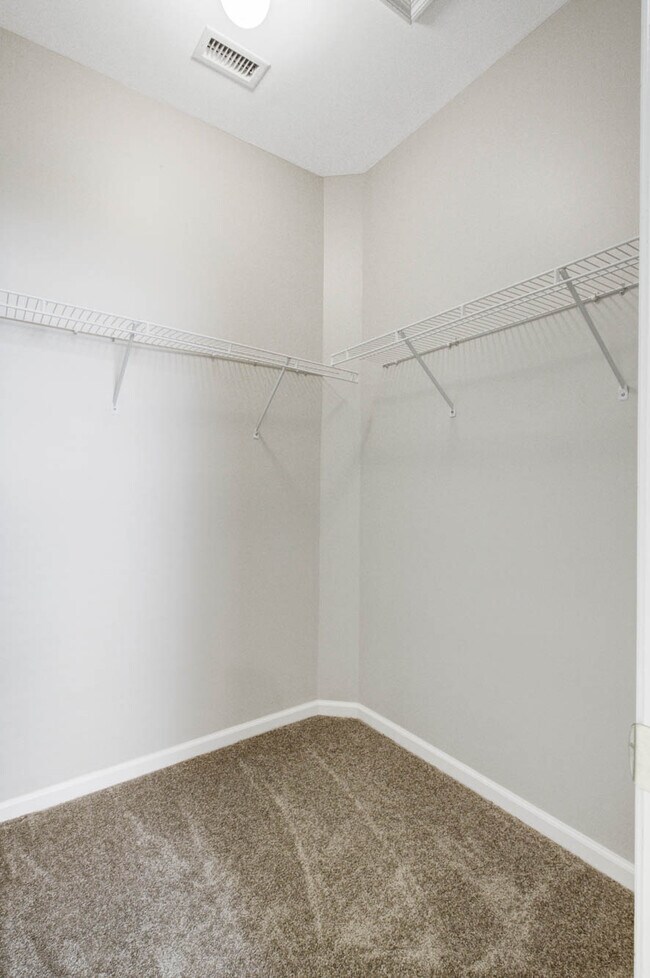 Building Photo - 6040 Fieldstone Cir