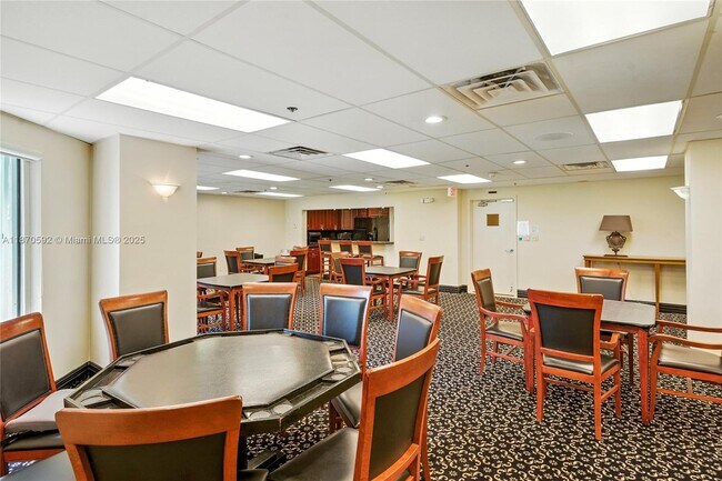 Building Photo - 3600 Mystic Pointe Dr