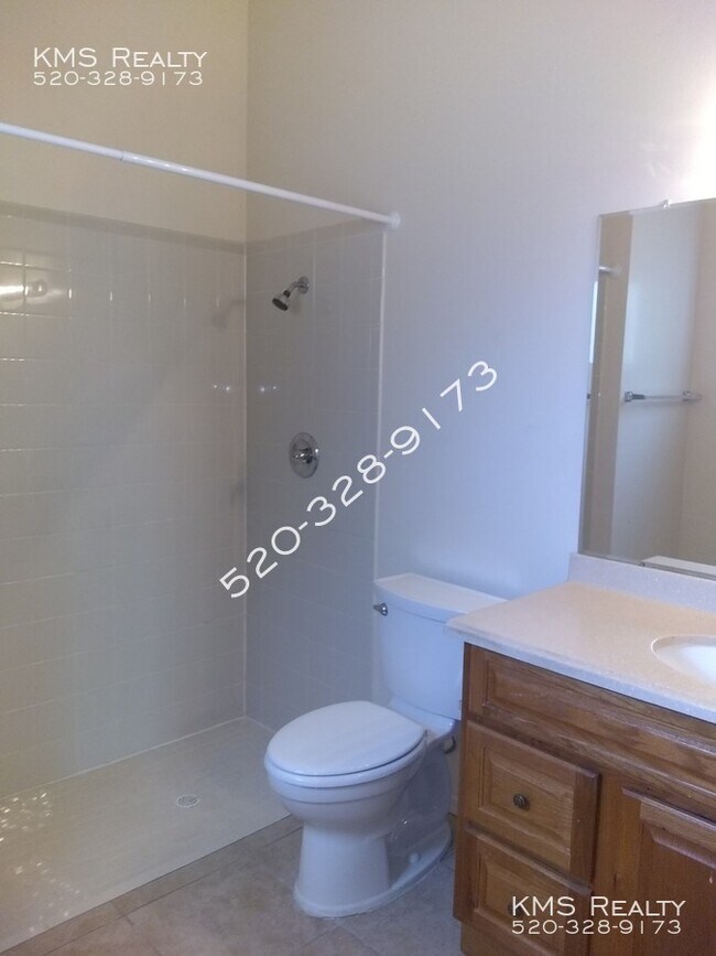 Building Photo - 4 Bedroom 2 Bath -824 W Oahu Circle - OWNE...