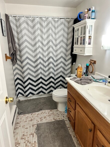 Building Photo - 575 N Riverside Ave