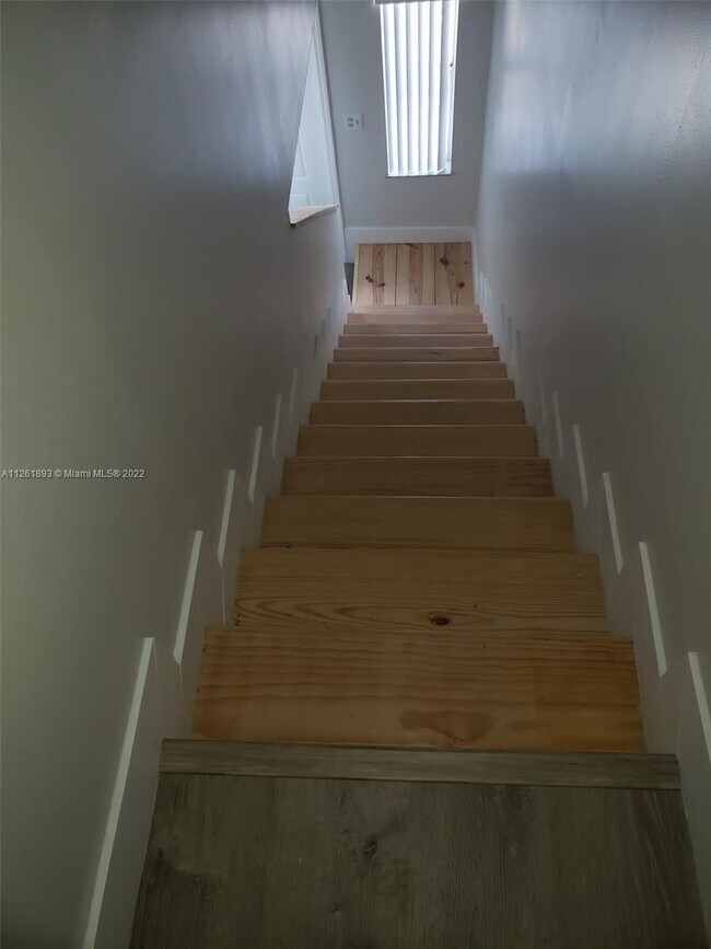 Building Photo - 318 NW 107th Ave