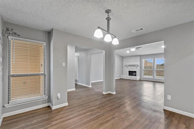 Building Photo - 2909 Lake Park Dr
