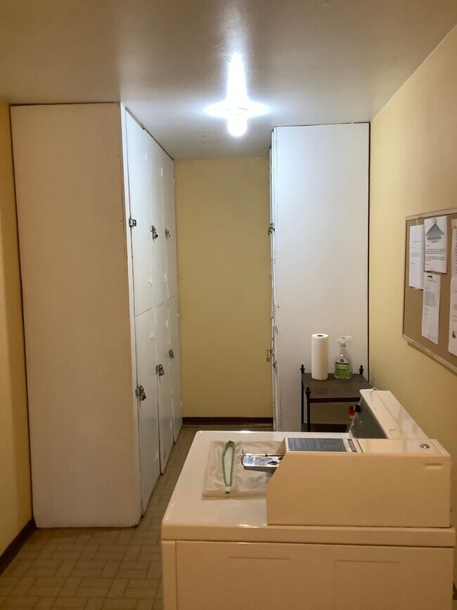 Building Photo - 10408 Menard Ave