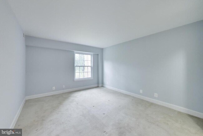 Building Photo - 7661 Provincial Dr