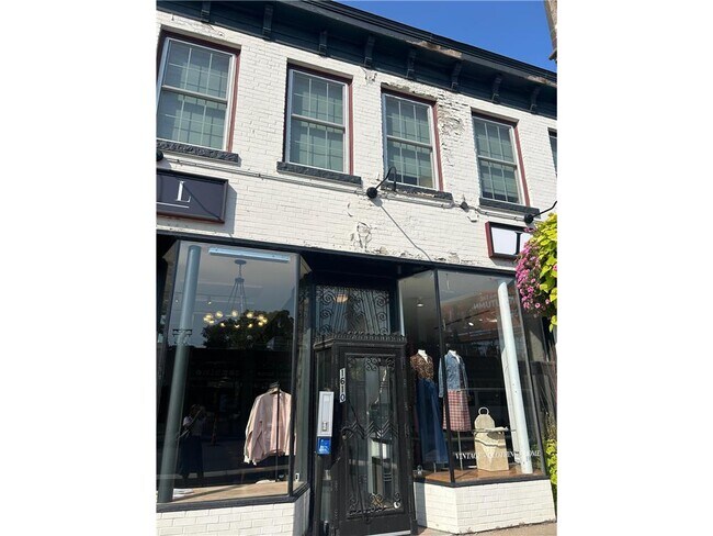 Building Photo - 1610 W Lake St
