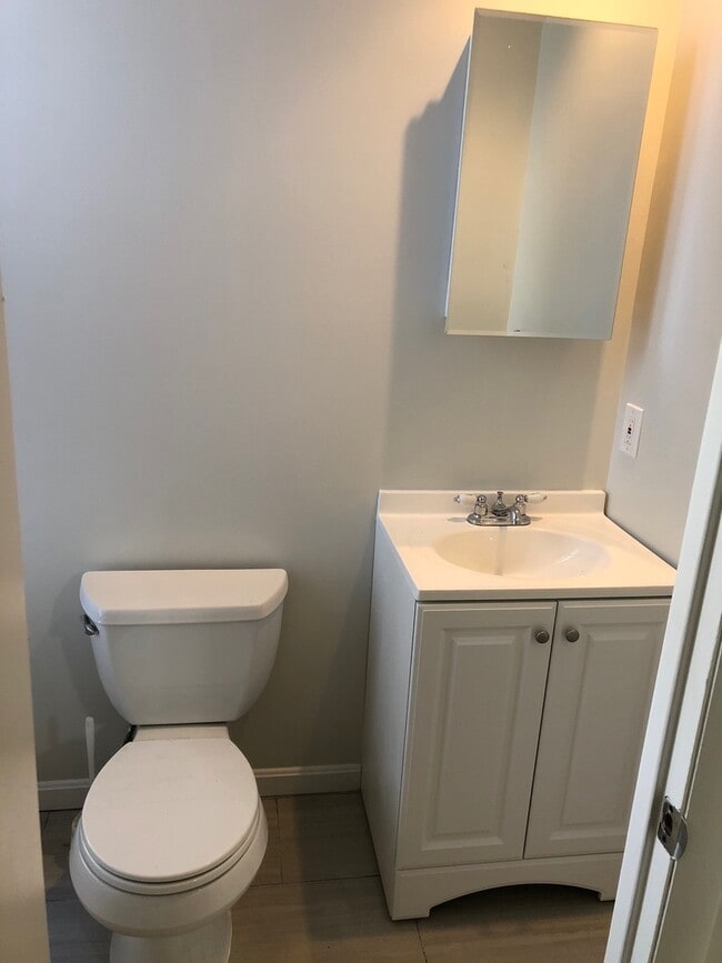 Building Photo - West End Giant