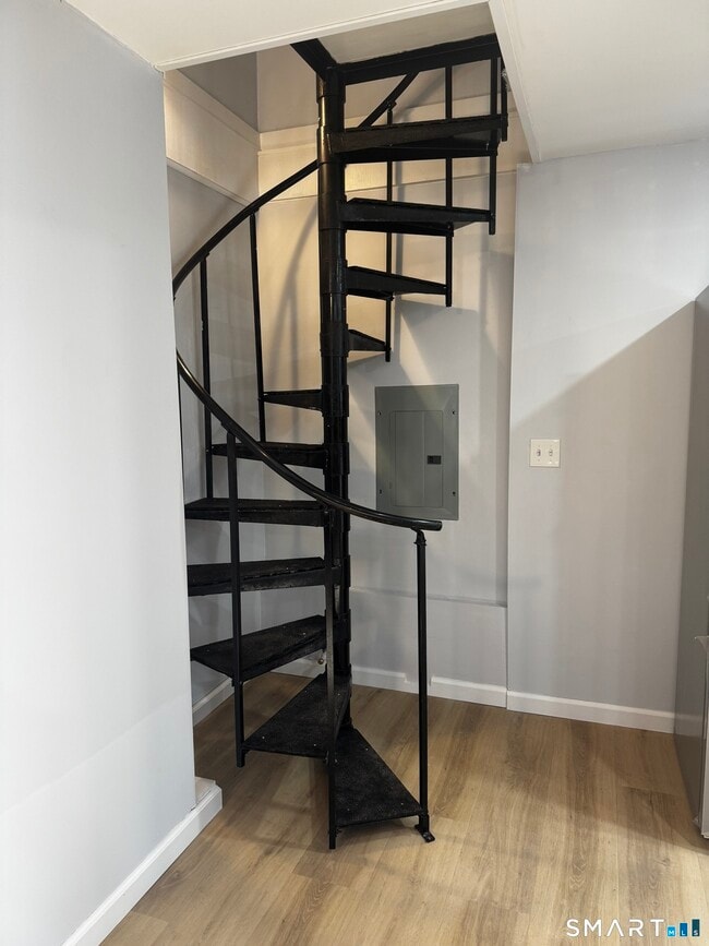 Building Photo - 352 Hotchkiss Rd