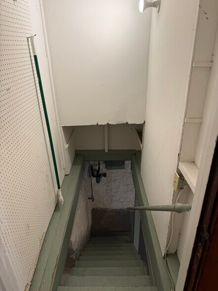 Building Photo - 3238 Mt Pleasant St