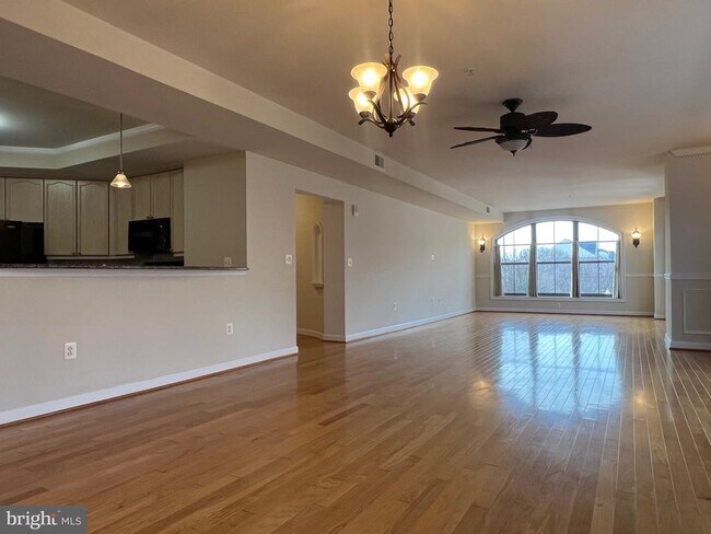 Building Photo - 485 Harbor Side St