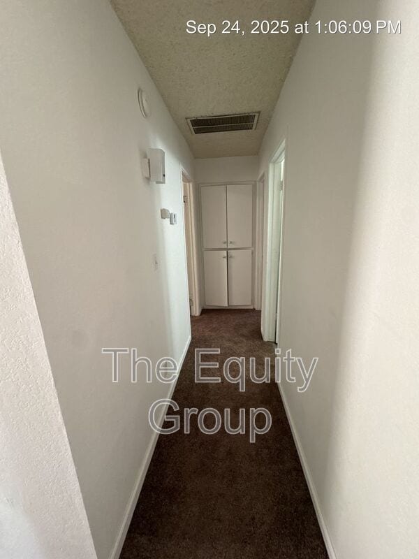 Building Photo - 942 E Tulare Ave