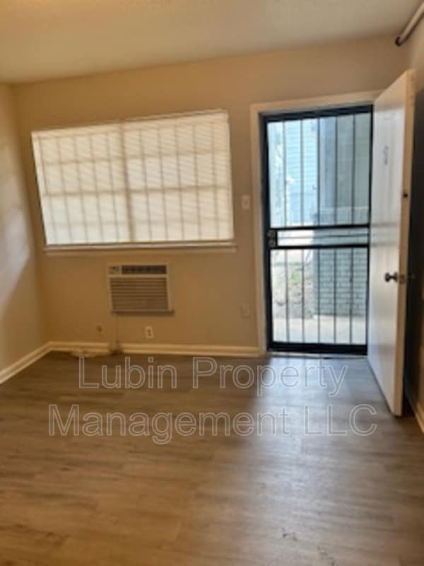 Building Photo - 1435 Court Ave