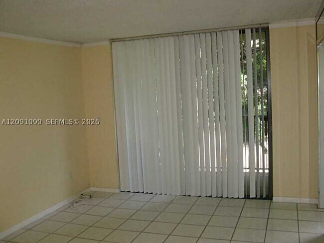 Building Photo - 14221 N Kendall Dr