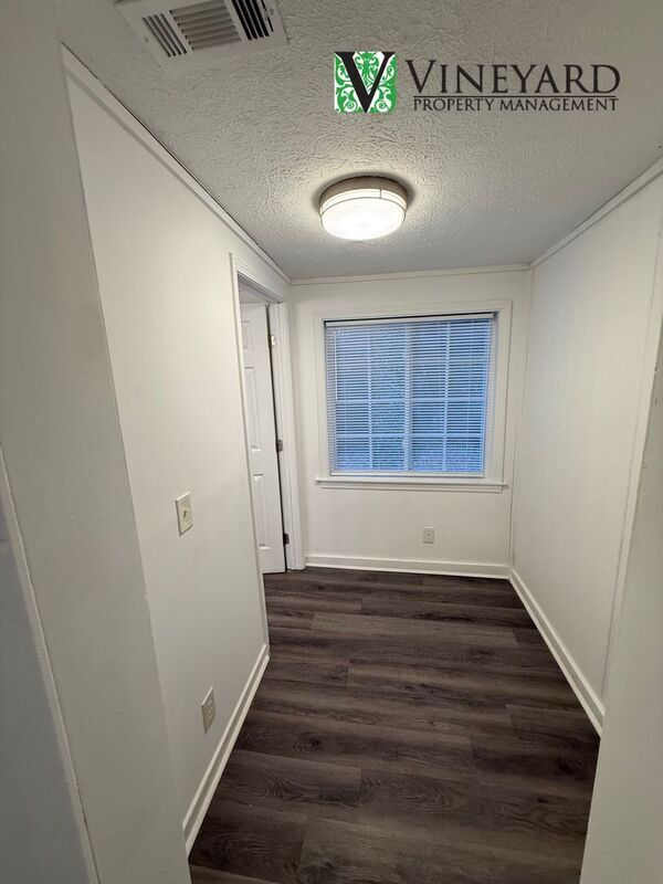 Building Photo - 266 Pine Crest Dr