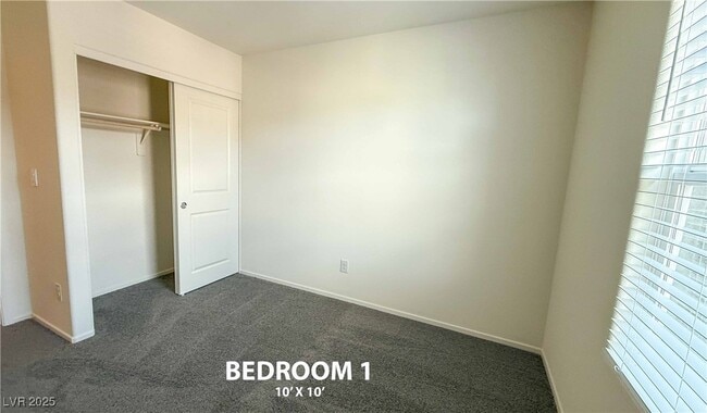 Building Photo - 4989 Fern Mesa Ave