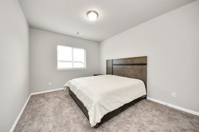 Building Photo - 6331 Cambrai Wood Ln