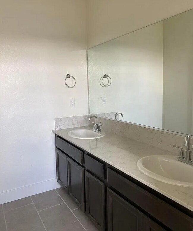 Building Photo - 2434 Urdaneta Way