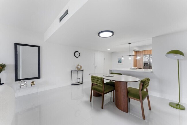 Building Photo - 2425 Presidential Way
