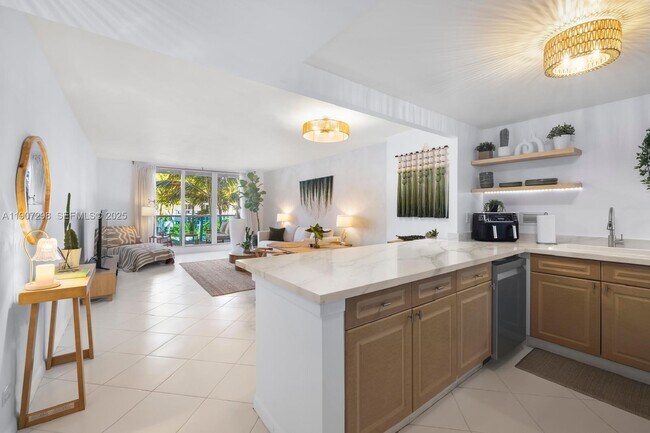 Building Photo - 2301 Collins Ave