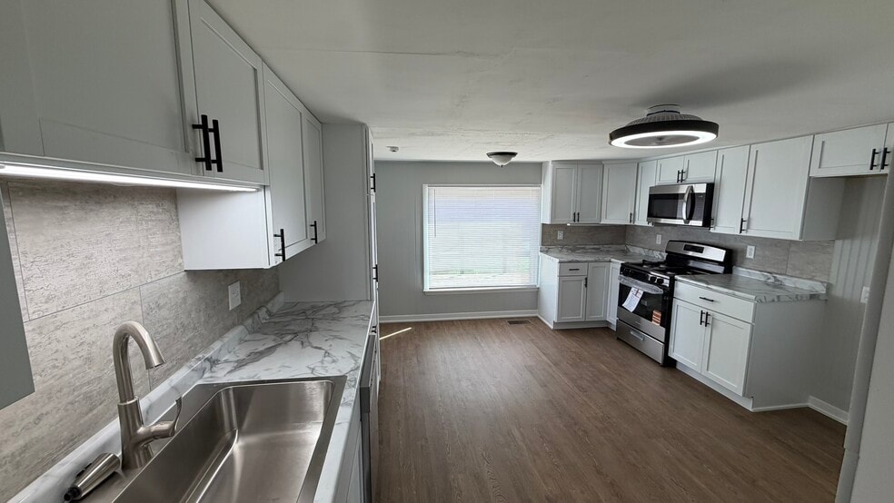 Building Photo - 4815 Lexington Blvd