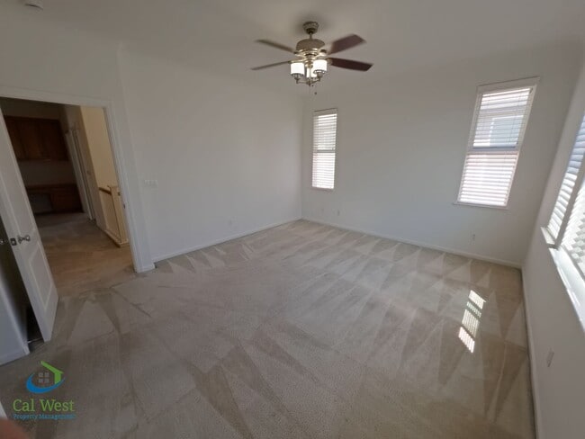 Building Photo - $5295 - 2 Story, 4 bed - 2 Bath Home in se...