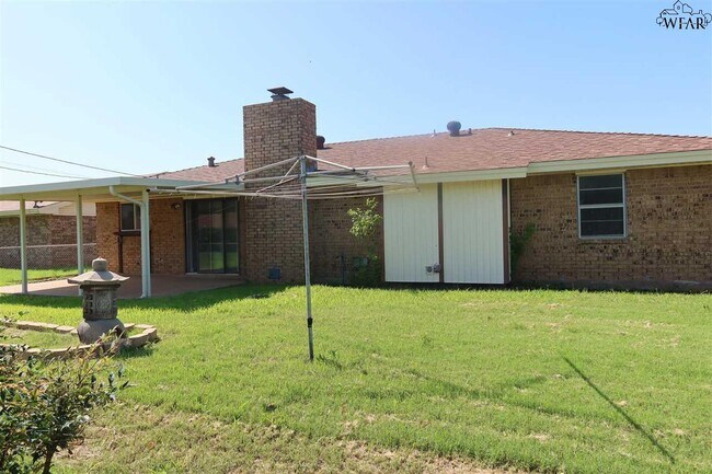 Building Photo - 2314 Randolph Dr