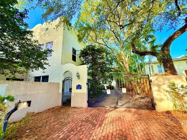 Primary Photo - 3071 Center St