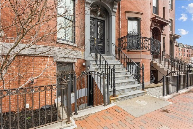 Building Photo - 520 Massachusetts Ave
