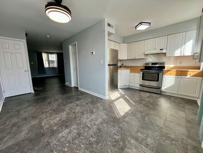 Building Photo - Gorgeous 3-Bedroom Townhome in Ambler! Available NOW! Last Month’s Rent WAIVED up front for quali...