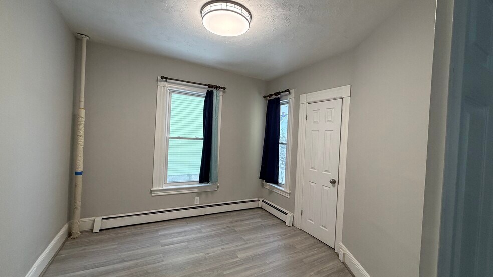 Building Photo - 554 Dubuque St