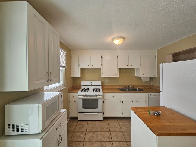 Building Photo - 5458 Celeste View Dr