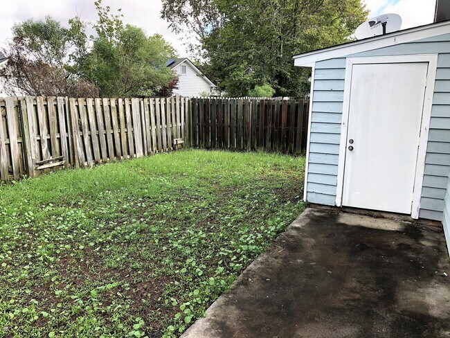 Building Photo - Great Bungalow in 28409! 2 Bed / 2 Bath