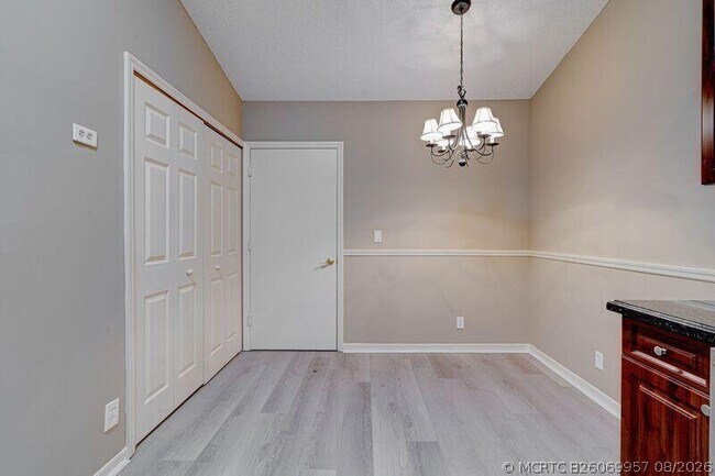Building Photo - 6183 Floral Lakes Dr