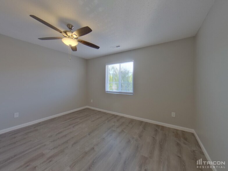 Building Photo - 3733 Eskdale Dr