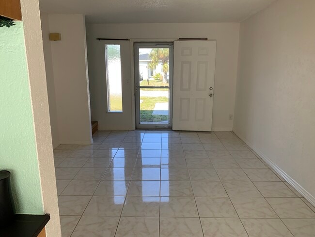 Building Photo - 2138 19th Ave SW