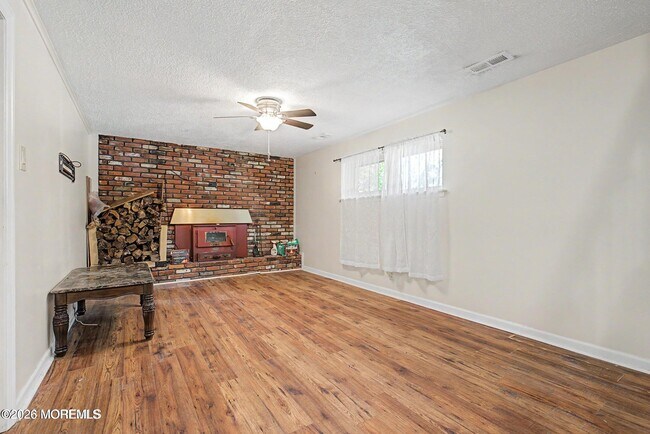 Building Photo - 206 Montana Trail