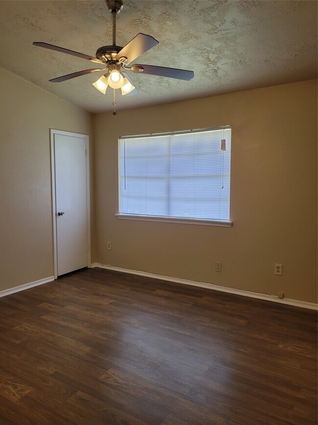 Building Photo - 9915 Towne Brook Ln