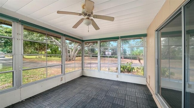Building Photo - 515 Rousseau Dr