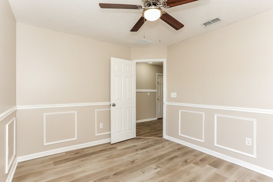 Building Photo - 2836 Cross Creek Dr