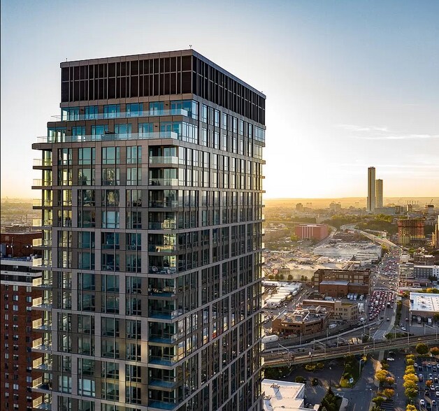 Building Photo - 75 Park Ln S