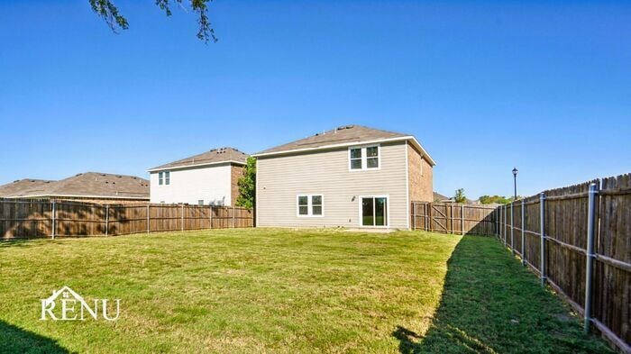 Building Photo - 527 London Dr