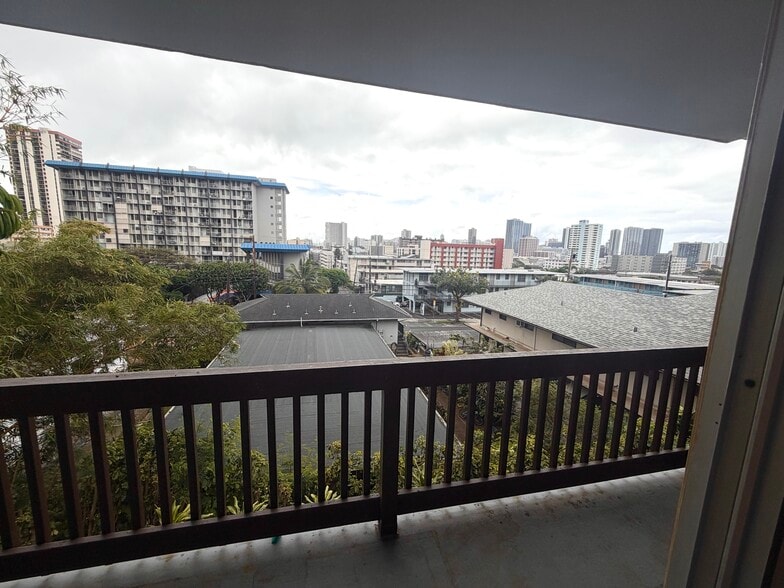 Urban Honolulu view - 1524 Pensacola St