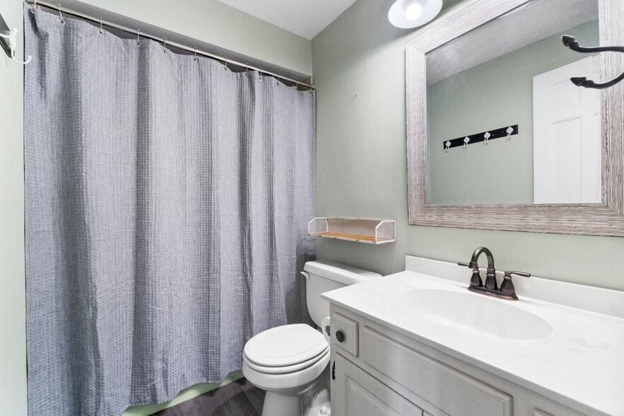 Full Bath - 4612 Mirror Light Pl