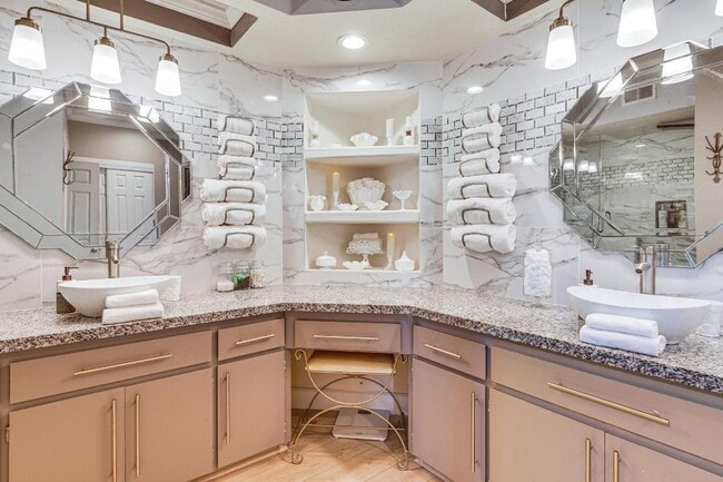 Building Photo - 474 Evergreen Ash