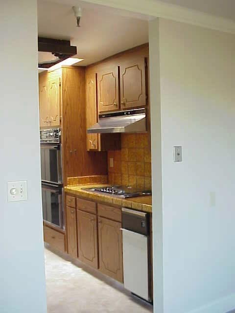 Kitchen - 500 Poplar Ave