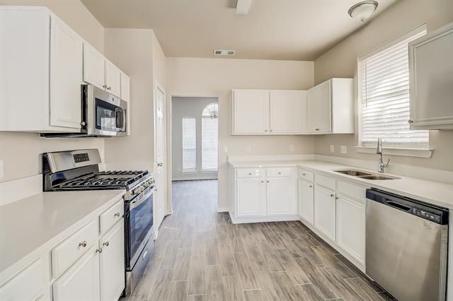 Building Photo - 715 S Parks Dr